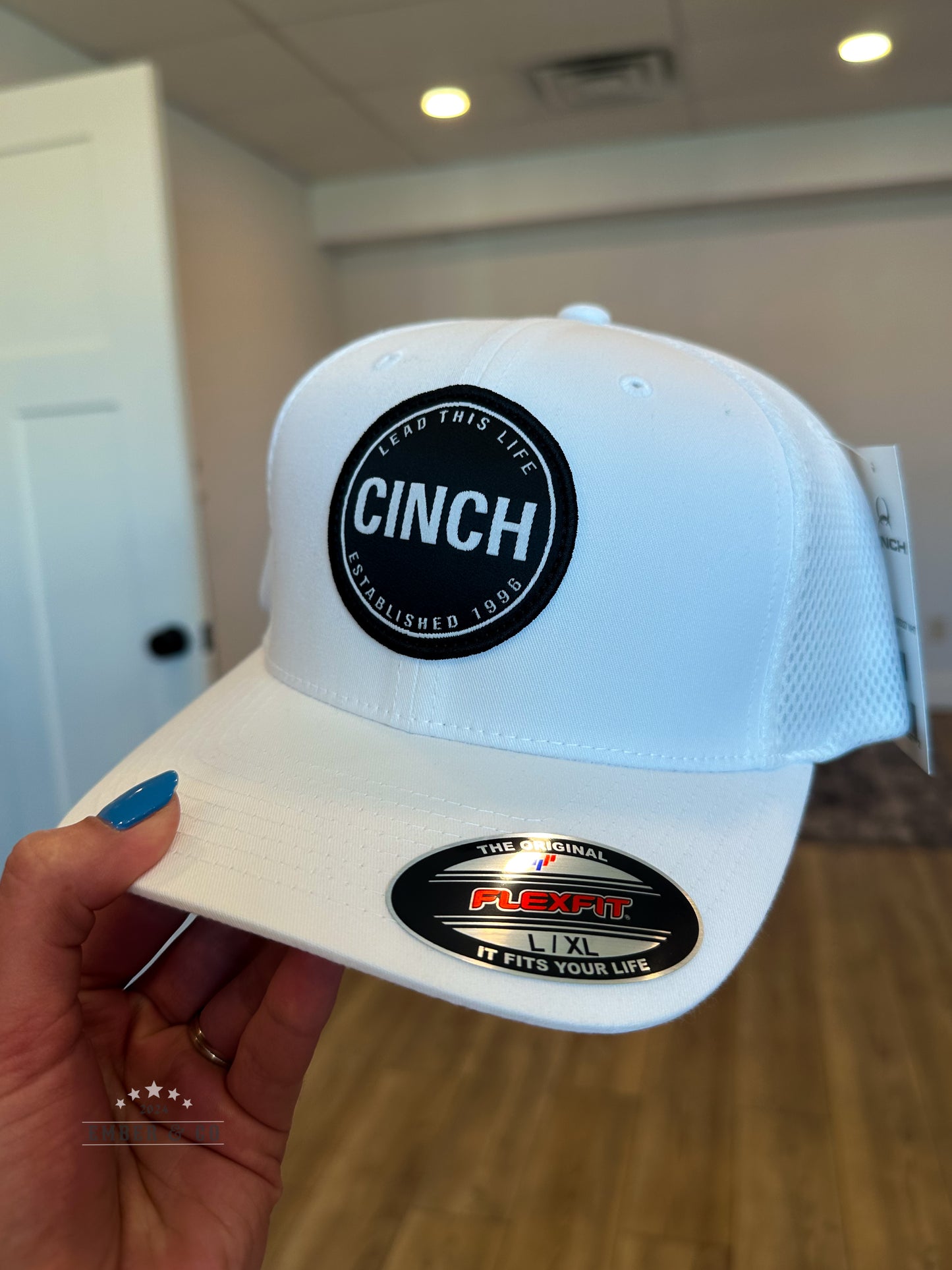 Men's White Cinch Flexfit Hat