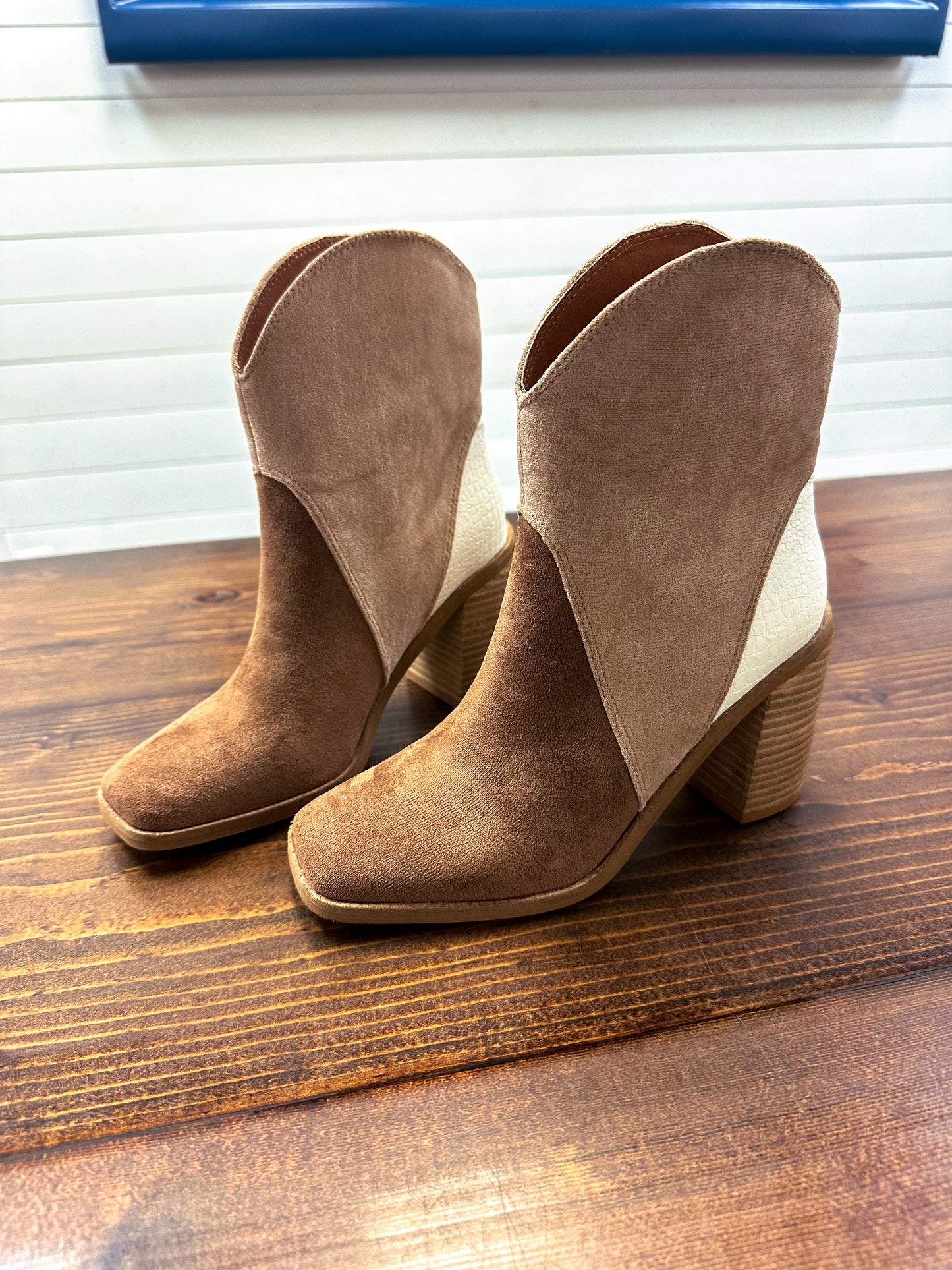 Chestnut Color-Block Boot