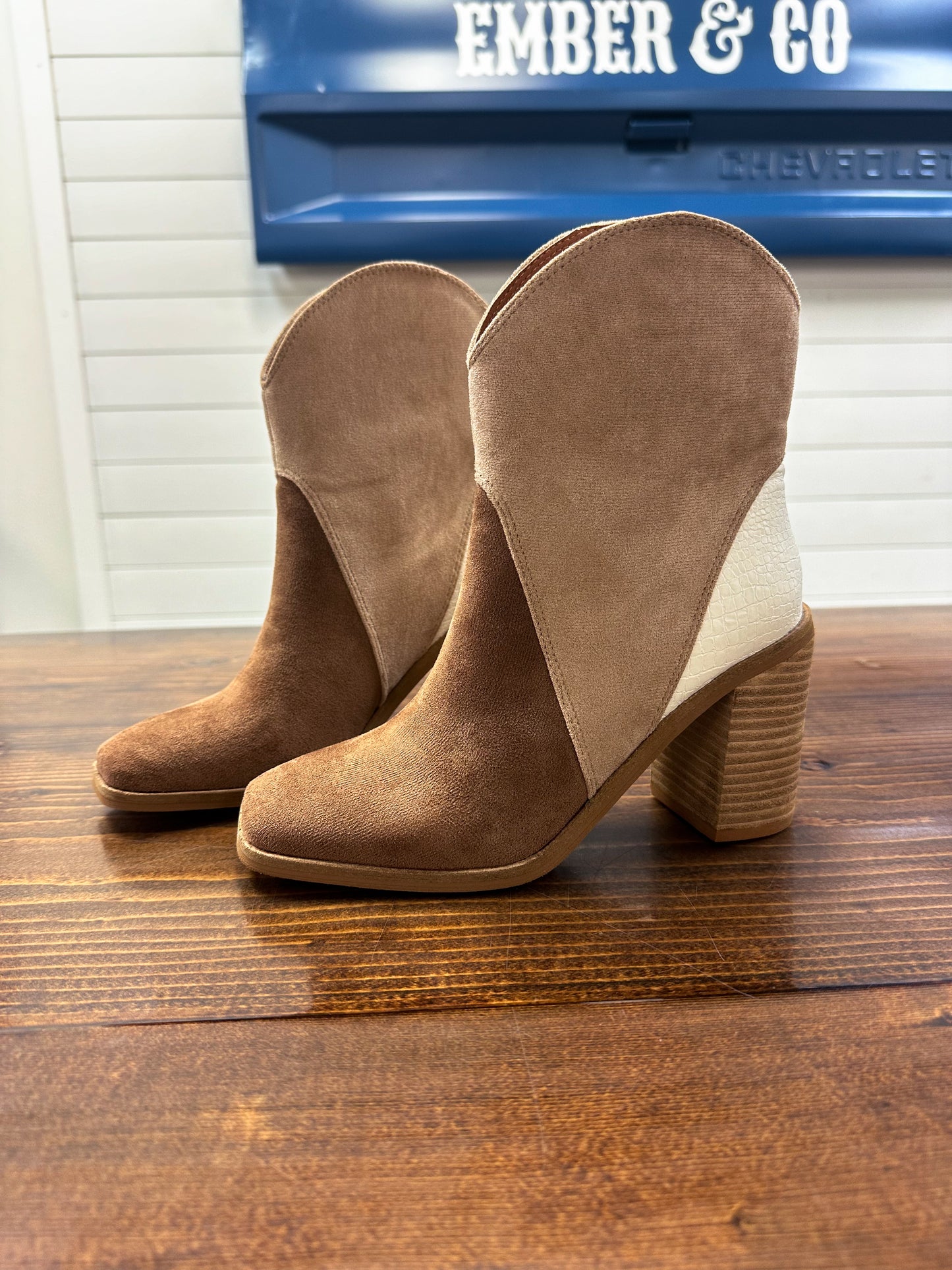 Chestnut Color-Block Boot